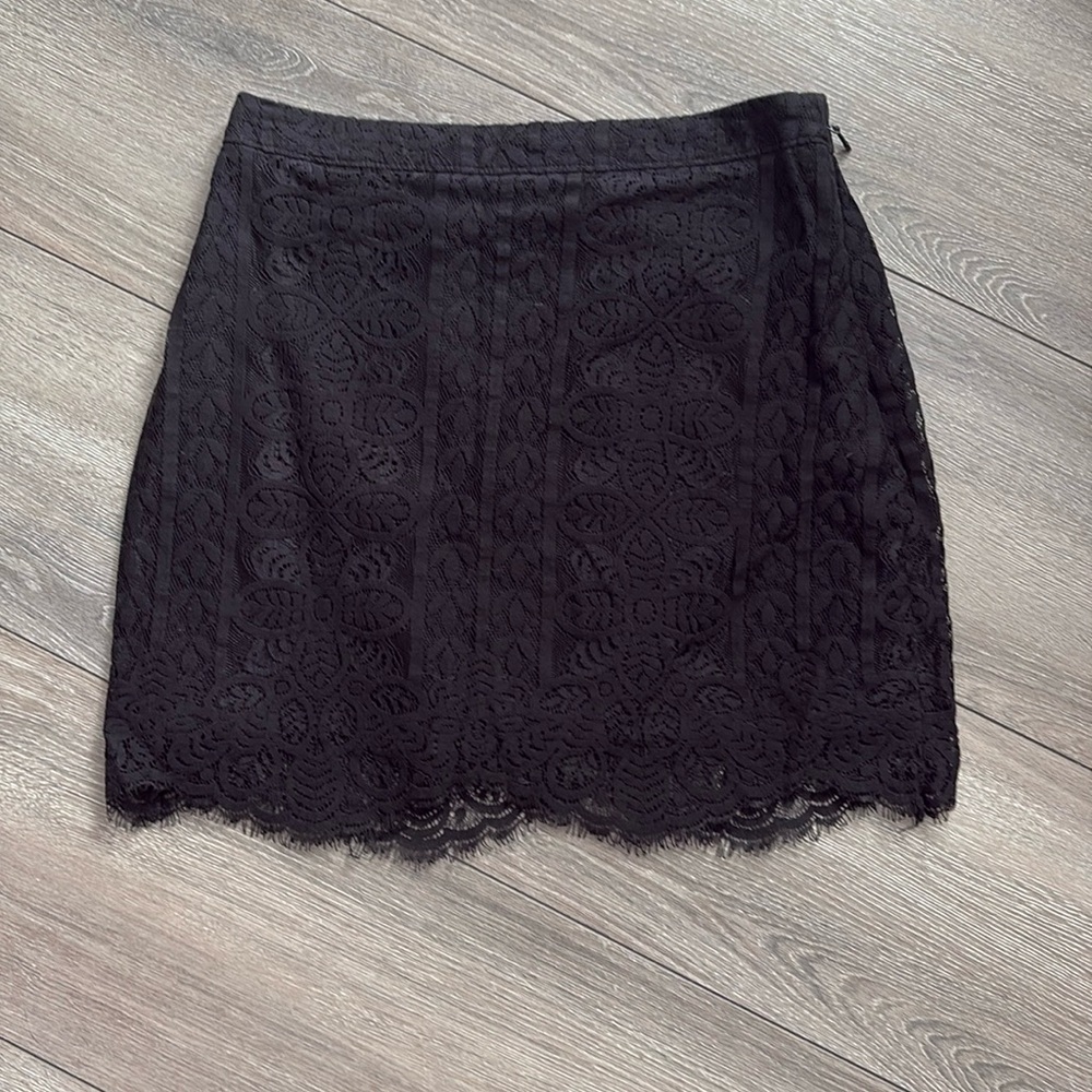 XS100 Hollister lace over black skirt